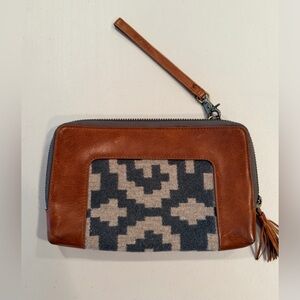 Pendleton | The Portland Collection, oversized wristlet purse.